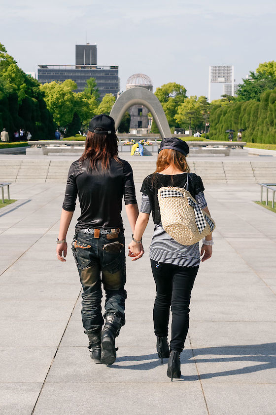 A couple strolls Hiroshima Peace Park, Japan | © Matt Giraud Photography