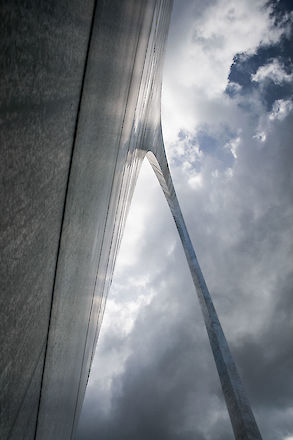 St Louis Arch soaring into the sky | © Matt Giraud Photography
