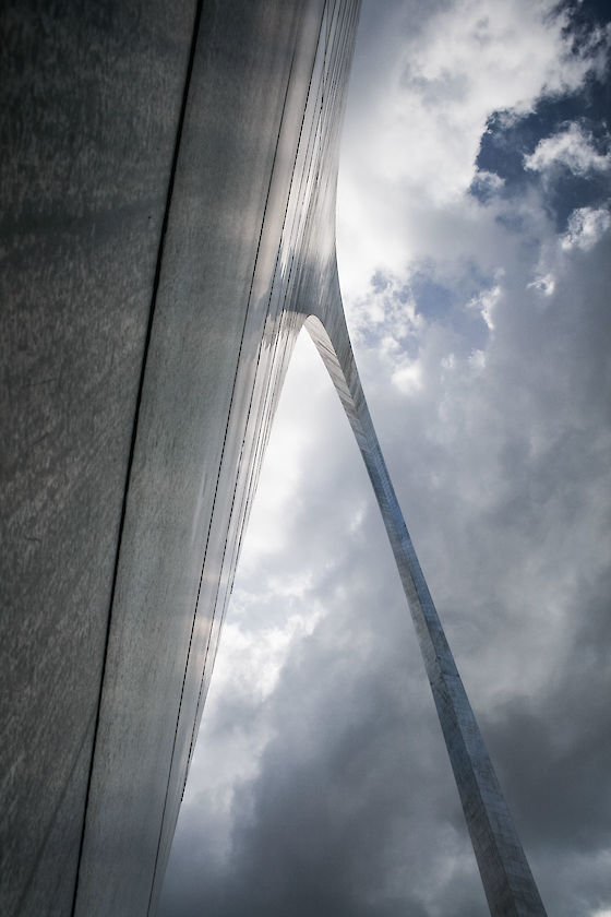 St Louis Arch soaring into the sky | © Matt Giraud Photography