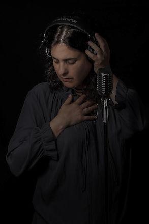 Susan Davis is listening. | © Matt Giraud Photography