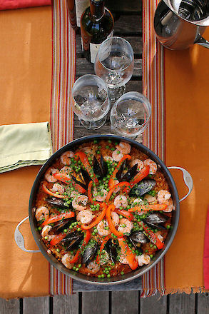 Autumnal paella with shrimp and mussels | © Matt Giraud Photography