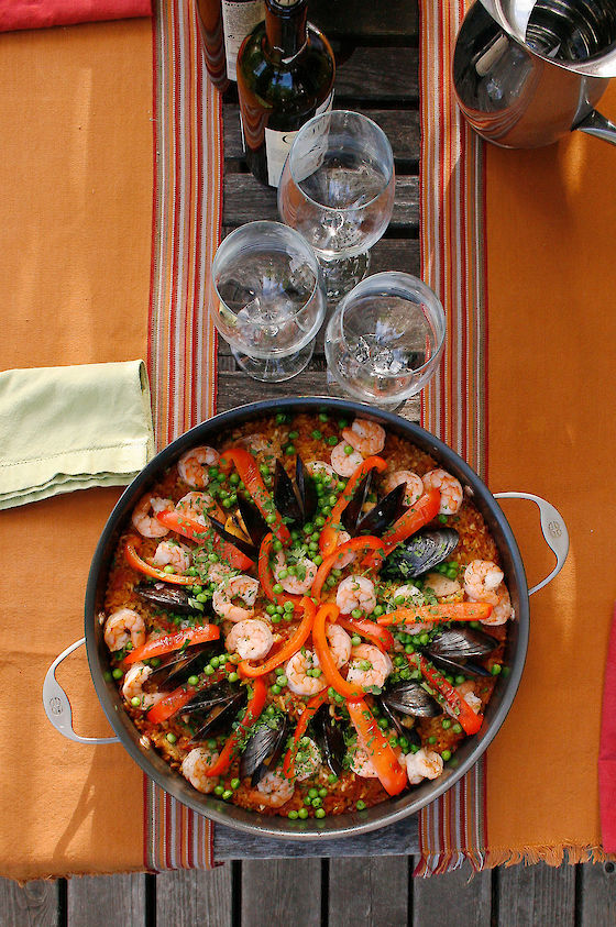 Autumnal paella with shrimp and mussels | © Matt Giraud Photography