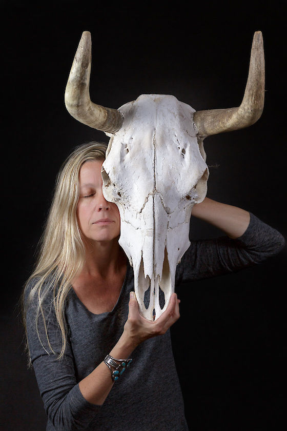 Portrait of the perfect gift: a cow skull, Portland Oregon | © Matt Giraud Photography