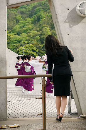 An official manages a welcoming ceremony, Hagi, Japan | © Matt Giraud Photography