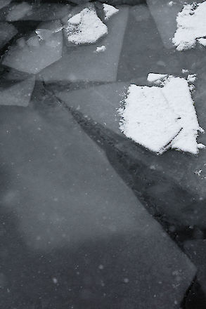 Sheets of ice fractured on Odell Lake, Oregon | © Matt Giraud Photography