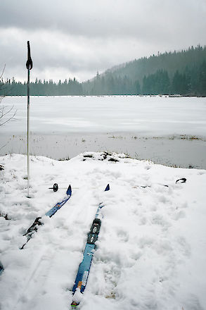 The edge of a wintry Trillium Lake, Oregon | © Matt Giraud Photography