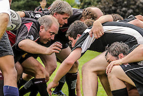 The tighthead prop bears down on his opponent | © Matt Giraud Photography