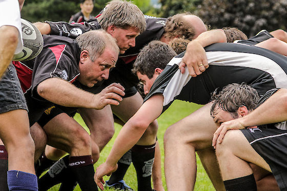 The tighthead prop bears down on his opponent | © Matt Giraud Photography